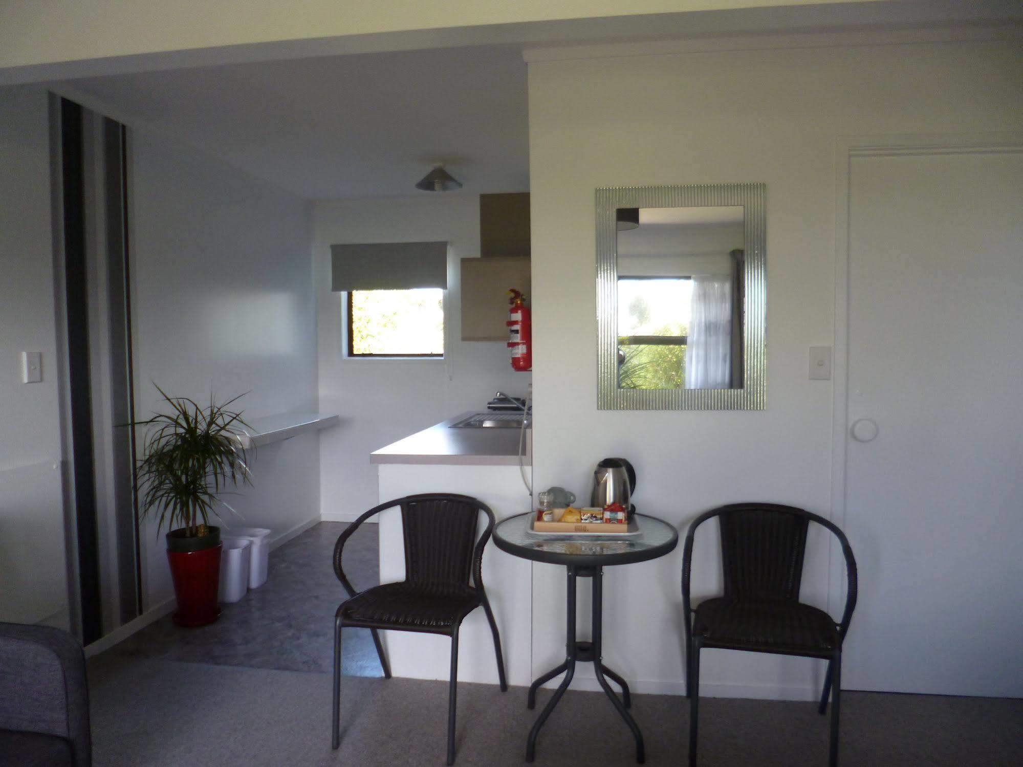 Opua Boutique Seaview Motel Екстер'єр фото