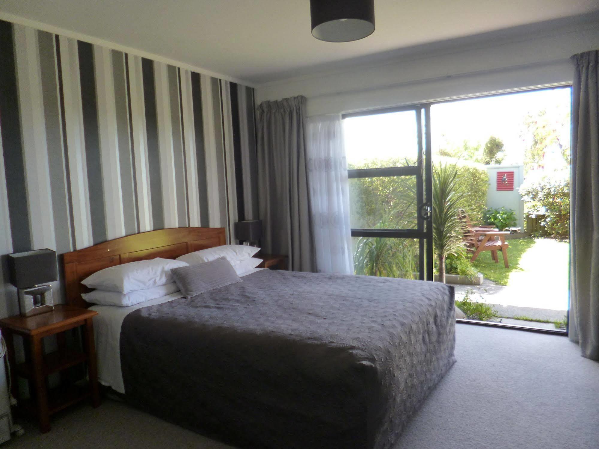 Opua Boutique Seaview Motel Екстер'єр фото