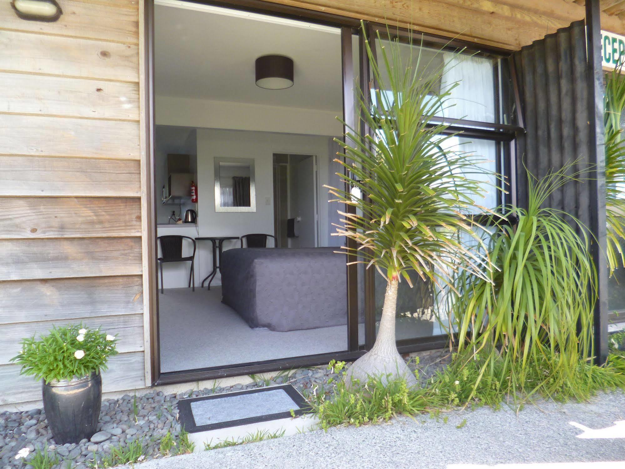 Opua Boutique Seaview Motel Екстер'єр фото