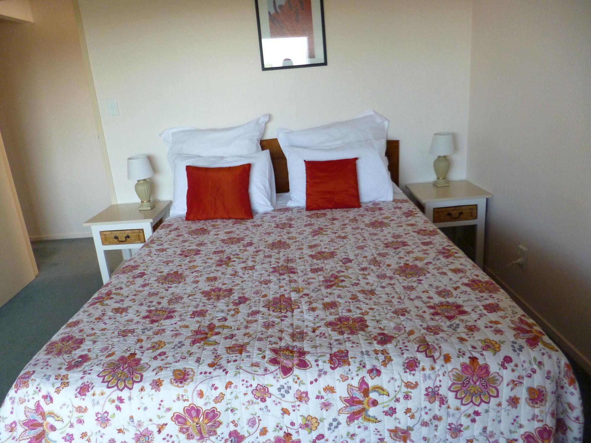 Opua Boutique Seaview Motel Екстер'єр фото