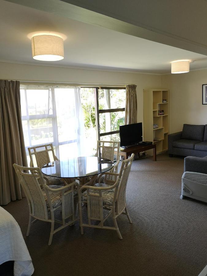 Opua Boutique Seaview Motel Екстер'єр фото
